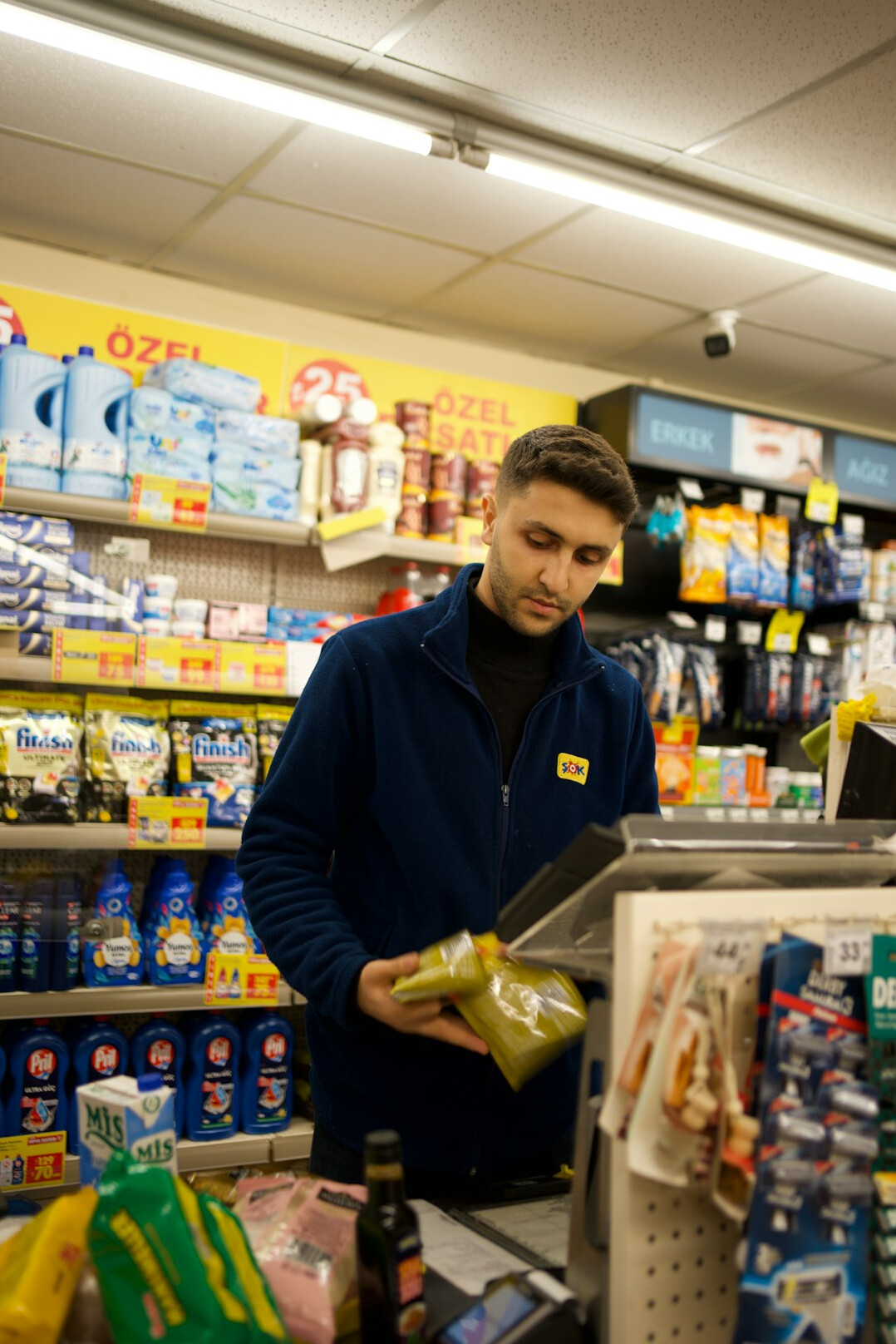 store detective in supermarket